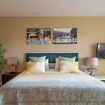 Sea View W Balcony 2 Mins Walk To & Casino * 에수투릴